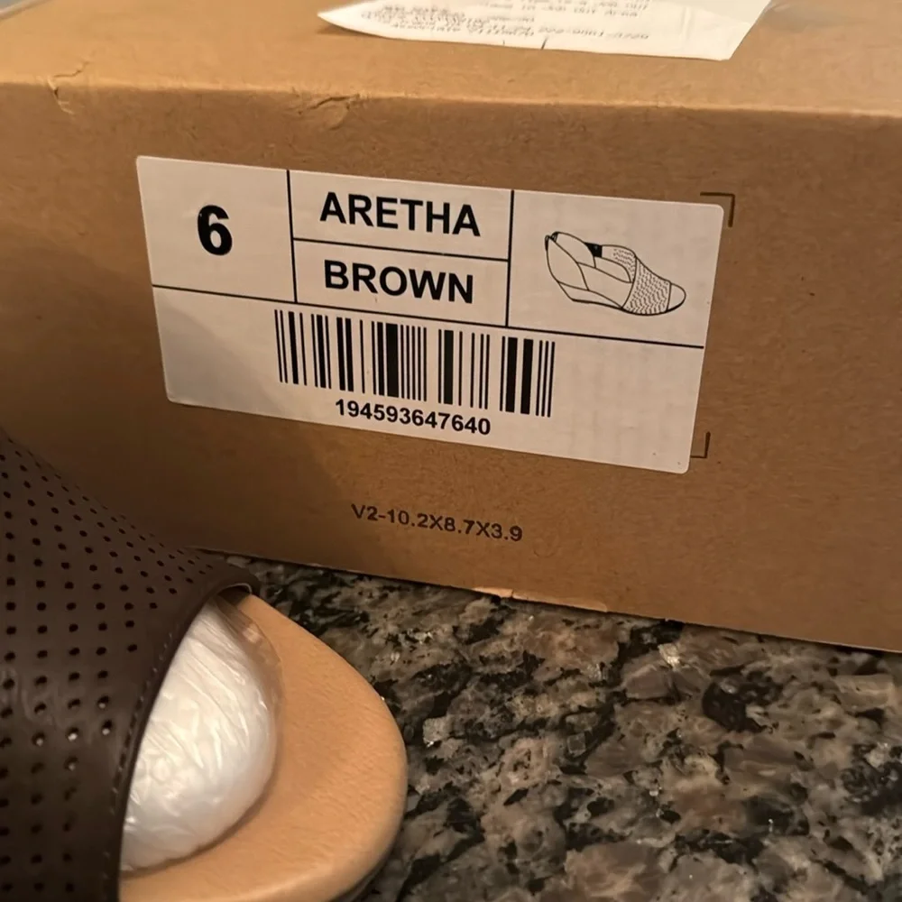 Journee Collection Aretha Brown peep toe wedge NIB 6
